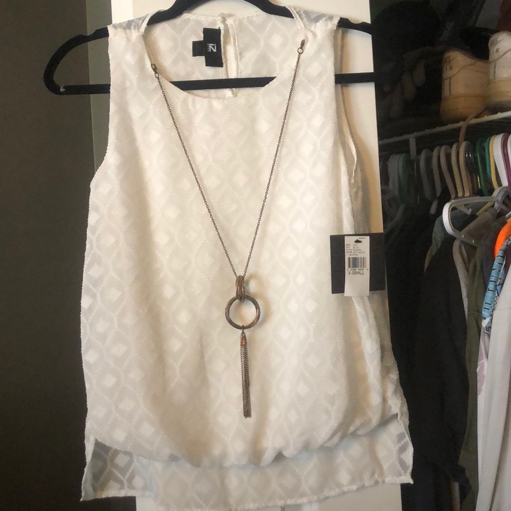 iZ Byer White tank top with necklace